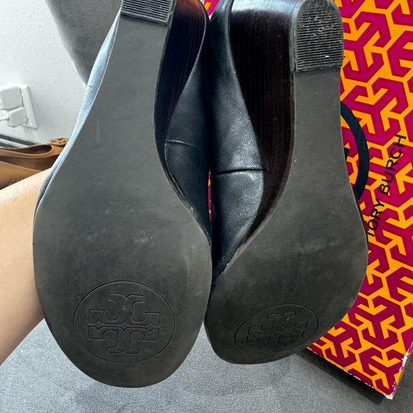 Tory Burch Caroline Elastic Wedge - Picture 5 of 14